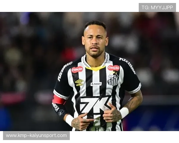 内马尔任意球送出完美弧线，巴西前场再添杀器